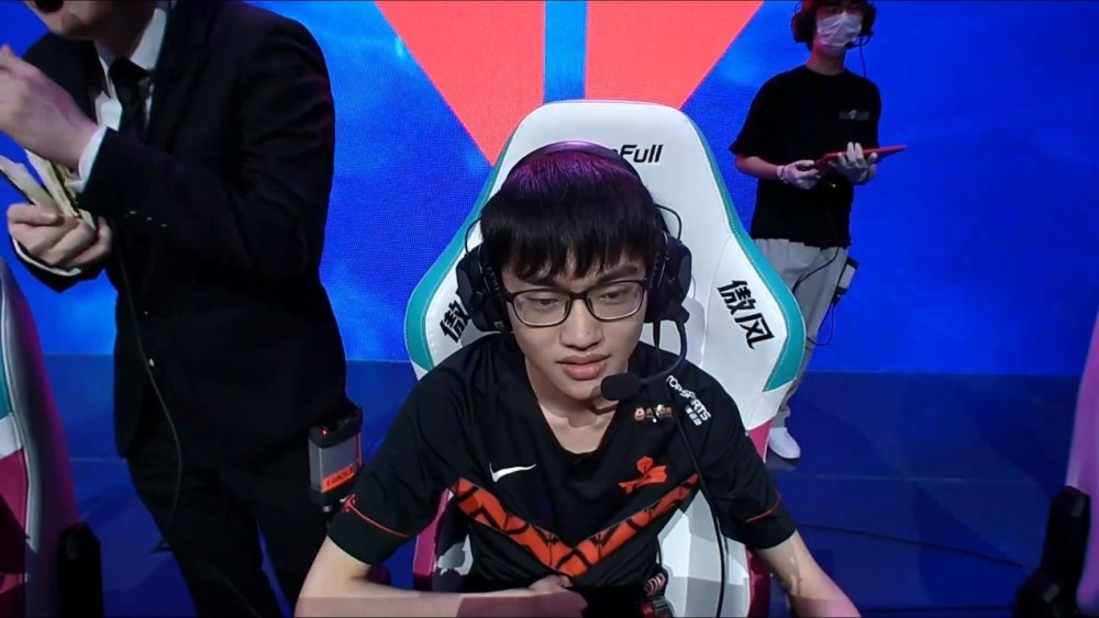 星空体育-Rookie遭遇五持续失利，DWG教练压力巨大！上演精彩一战的简单介绍