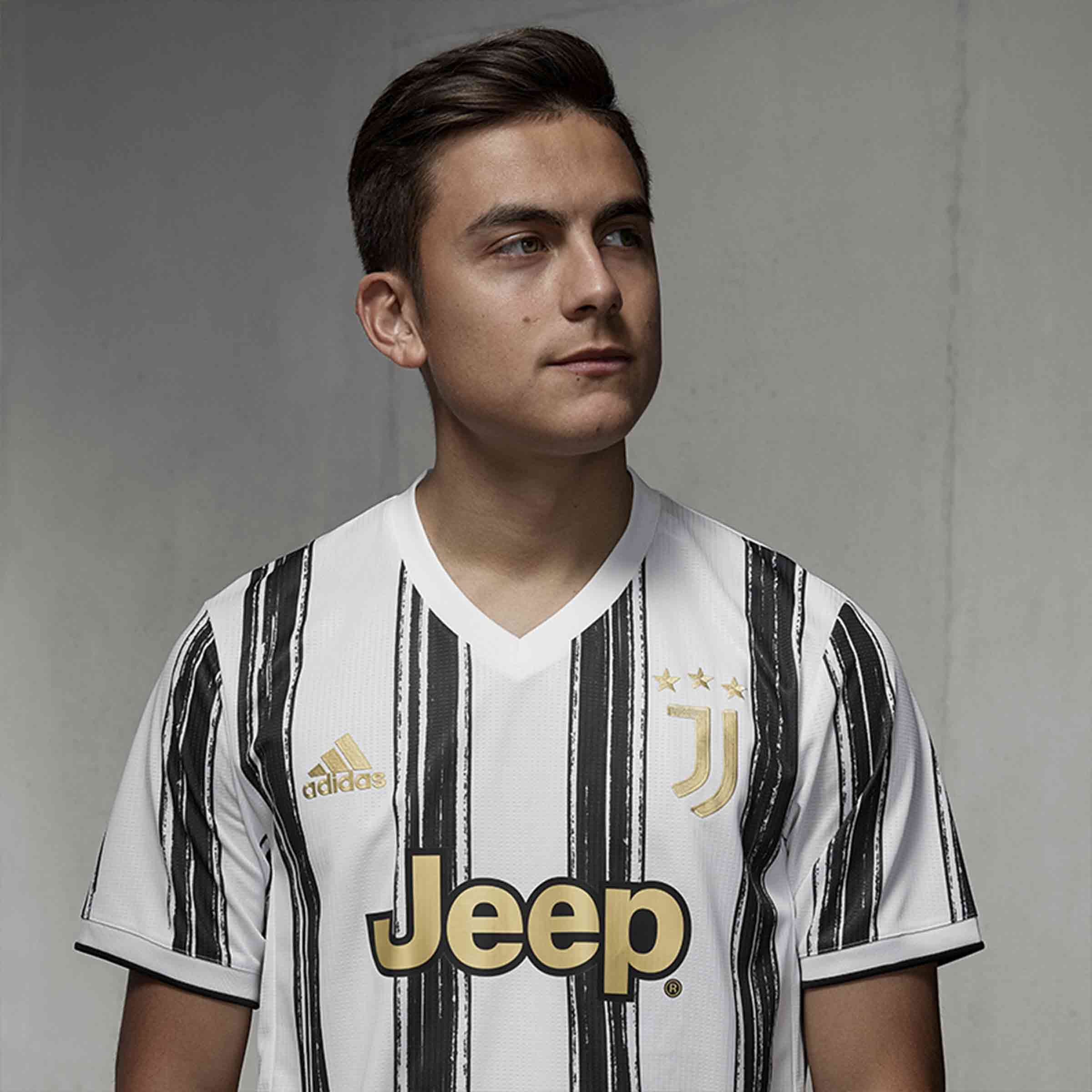 星空-詹姆斯在尤文图斯比赛中夺冠，持续失利引发热议！比赛高潮迭起的简单介绍