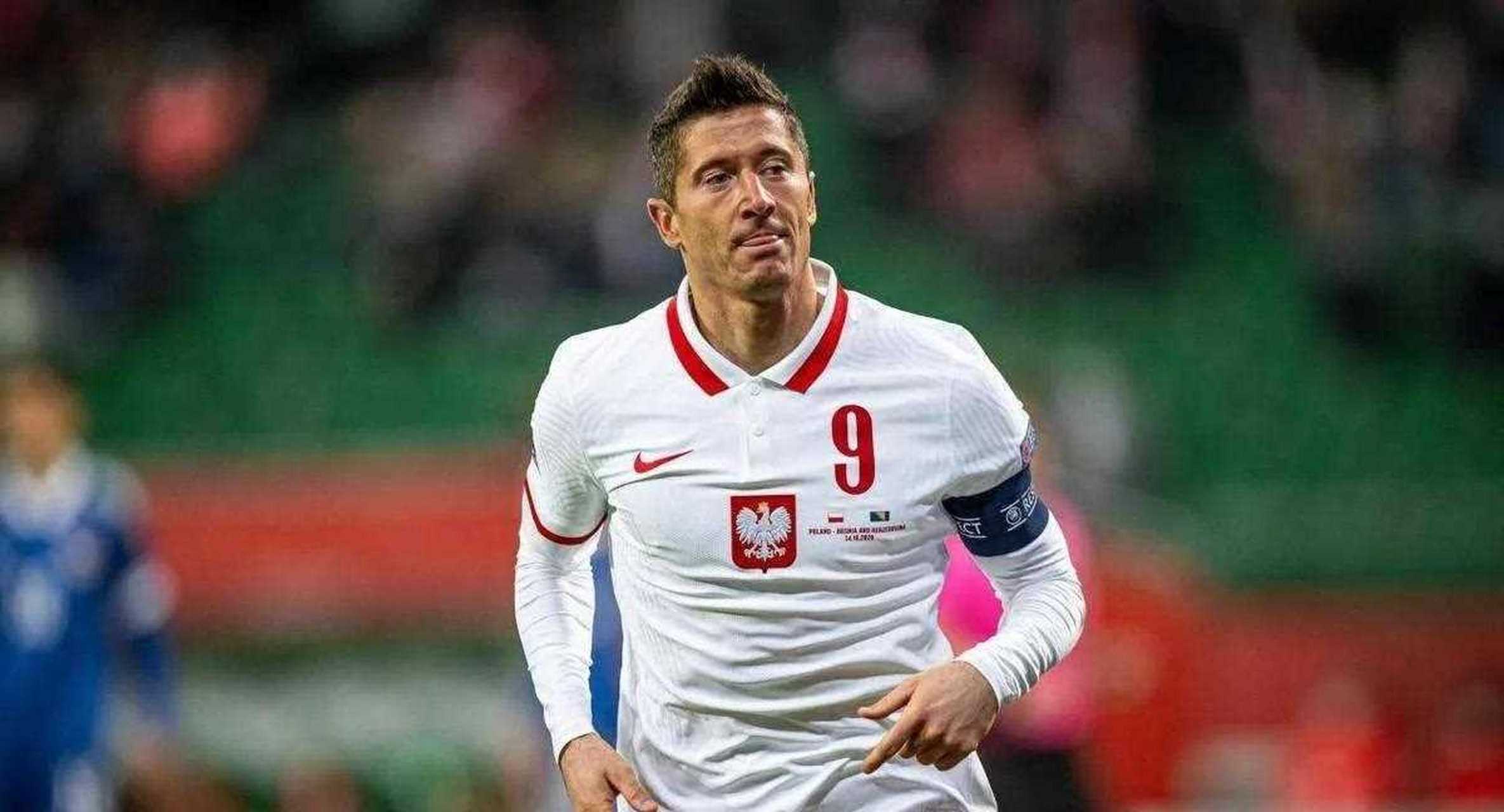 星空-莱万多夫斯基回归赛场，势不可挡首场状态亮眼，拜仁观众沸腾！的简单介绍