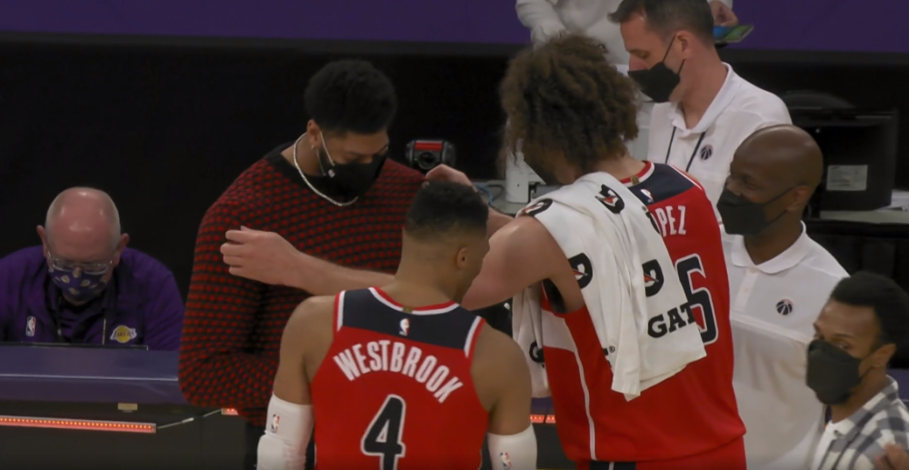 星空-浓眉哥爆冷击败MAD，回归赛场引爆全场！的简单介绍