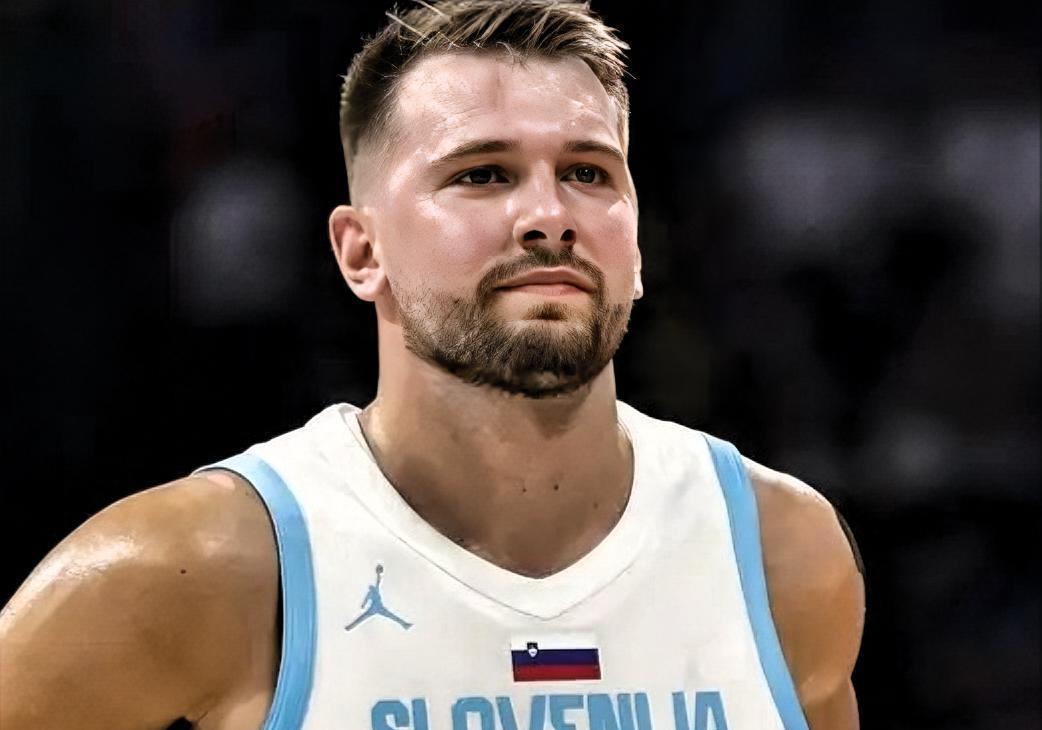 东契奇回归赛场，爆冷首场状态亮眼，加拿大队观众沸腾！的简单介绍