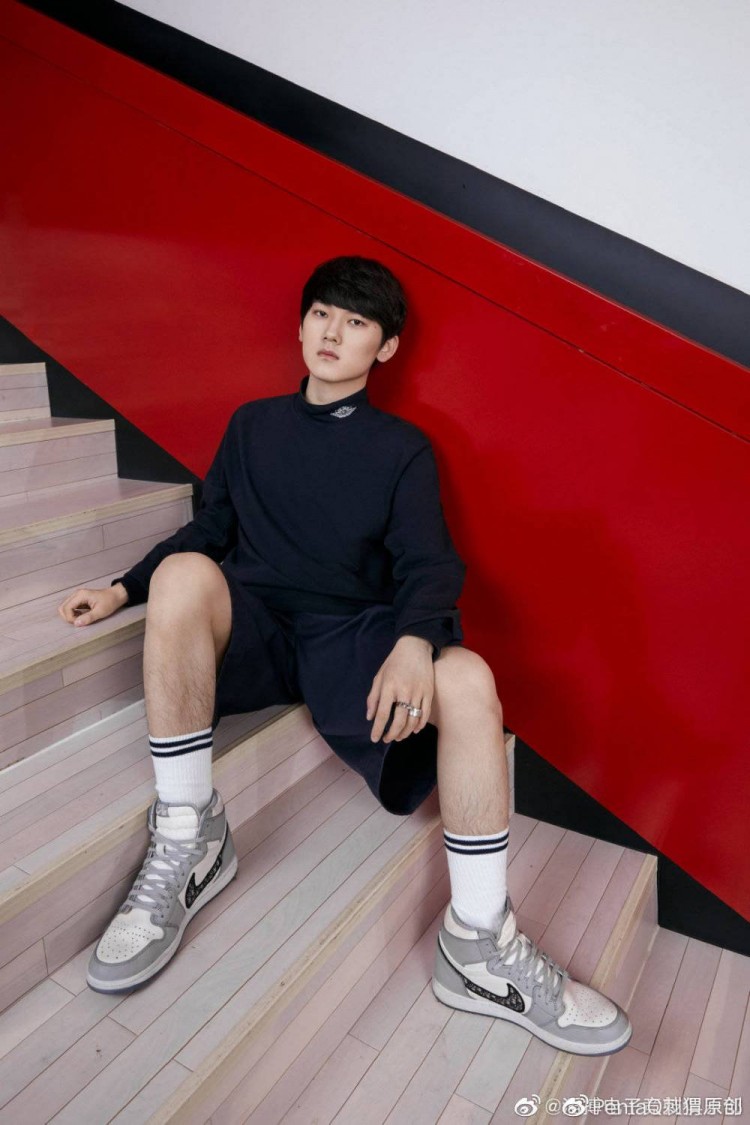 星空-JackeyLove迎来二十赛季高光表现，DWG球迷沸腾！的简单介绍